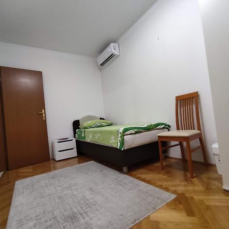 "Idea" Room With Free Parking Split Exterior photo