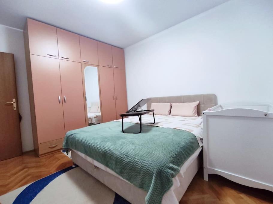 "Idea" Room With Free Parking Split Exterior photo