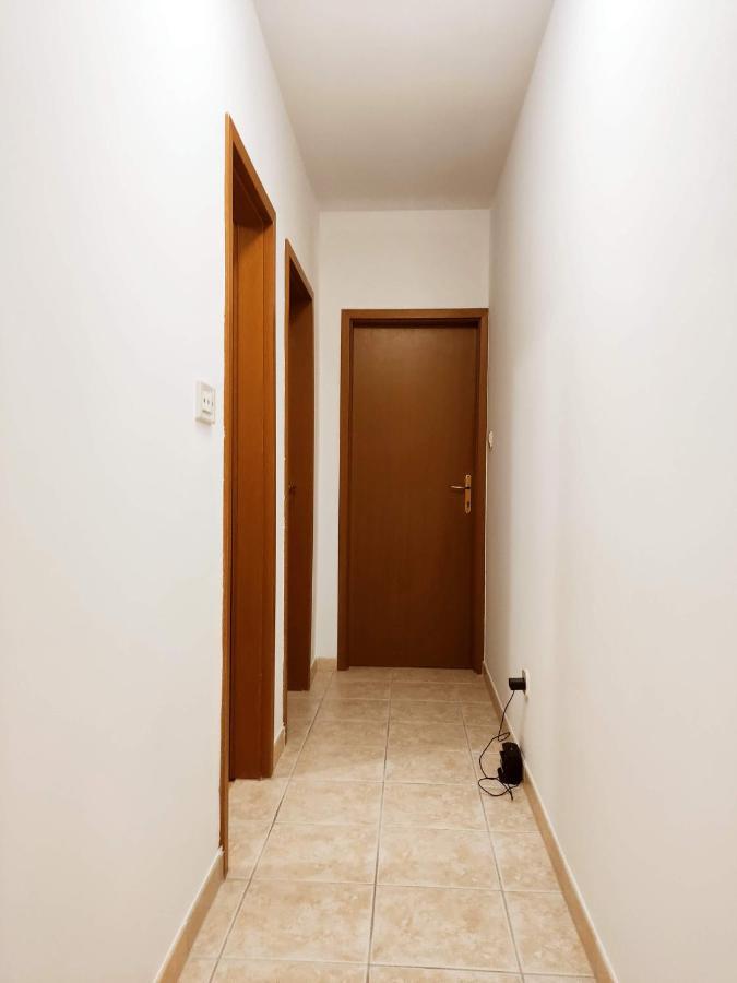 "Idea" Room With Free Parking Split Exterior photo
